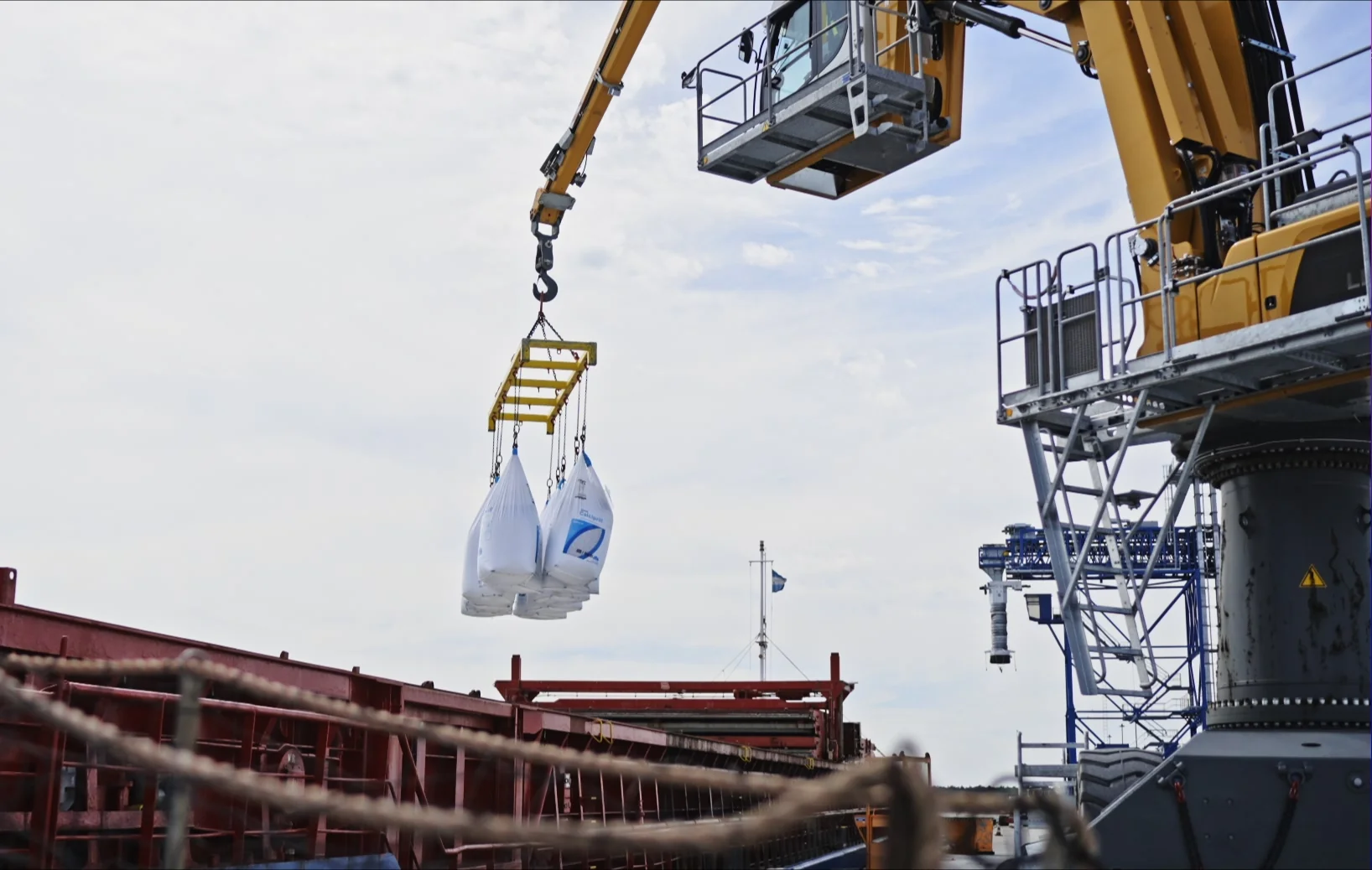 Hafen Mukran – Kranverladung von BigBags